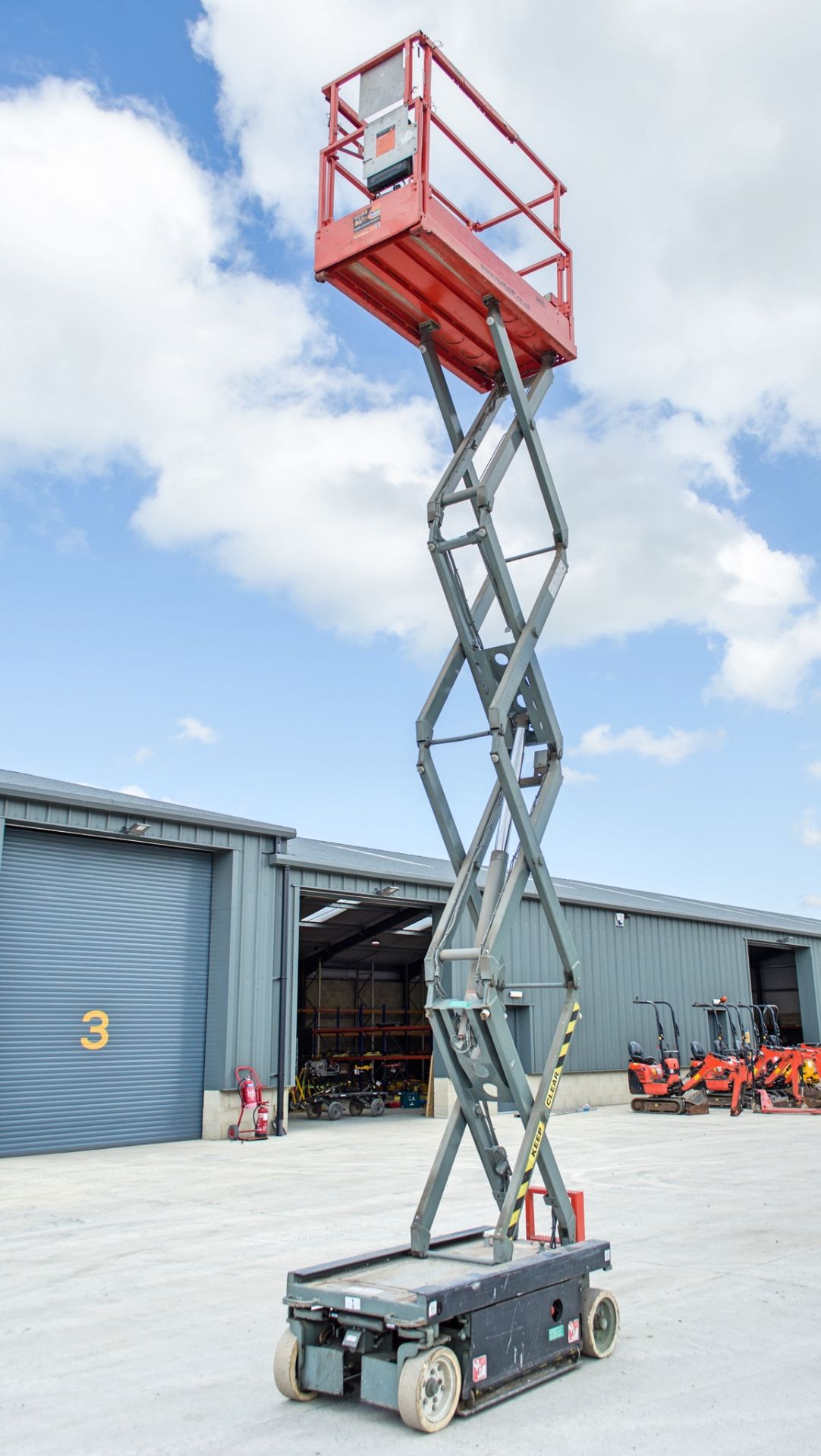 Skyjack SJIII 3219 battery electric scissor lift Year: 2004 S/N: 243244 R1115 - Image 5 of 10