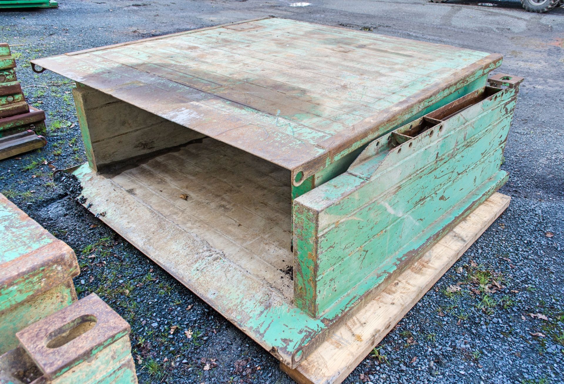 2 metre x 2 metre trench box - Image 2 of 2