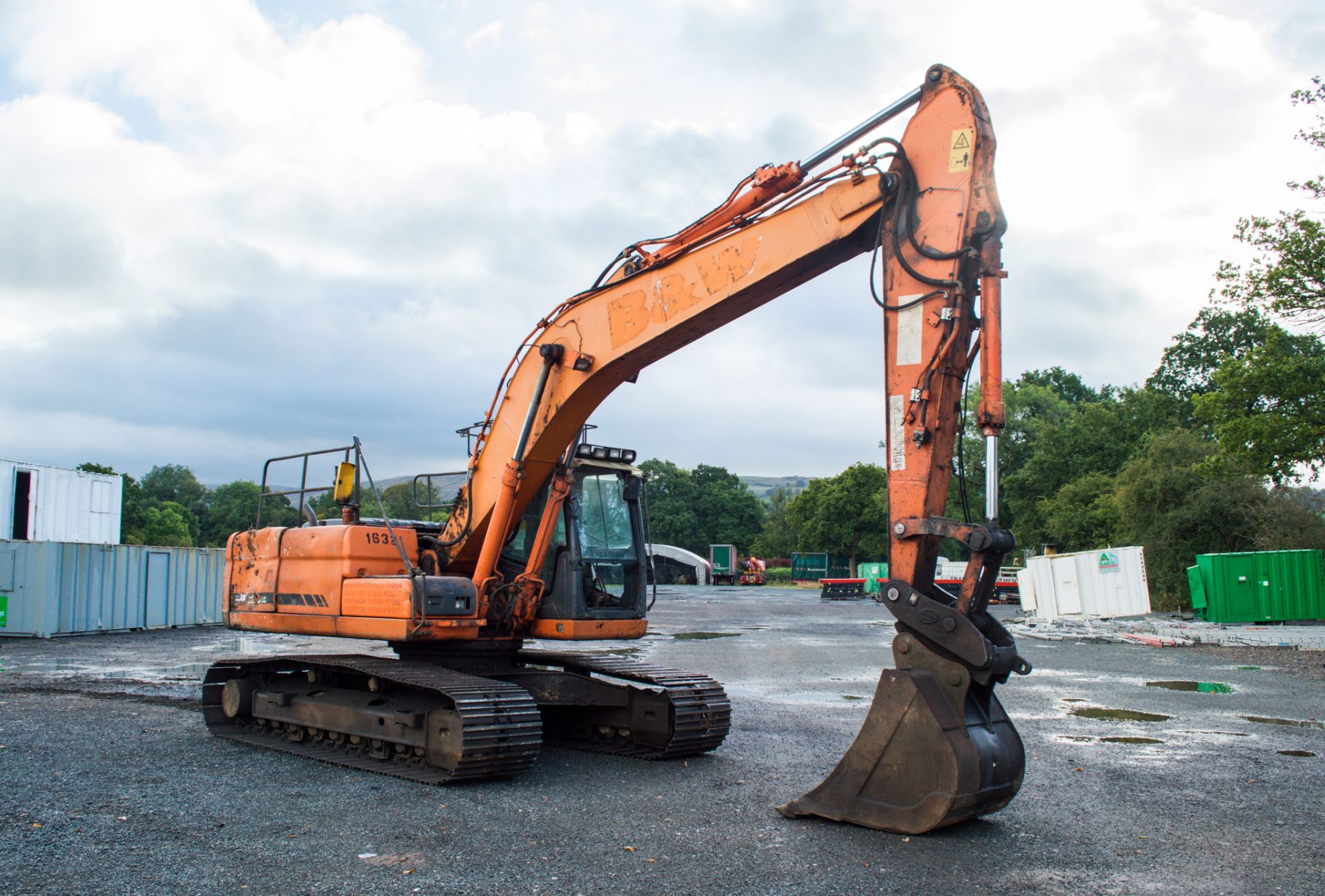 Doosan DX225 LC 25 tonne steel tracked excavator  Year: 2012 S/N: 005112 Recorded Hours: 10481 - Image 2 of 20