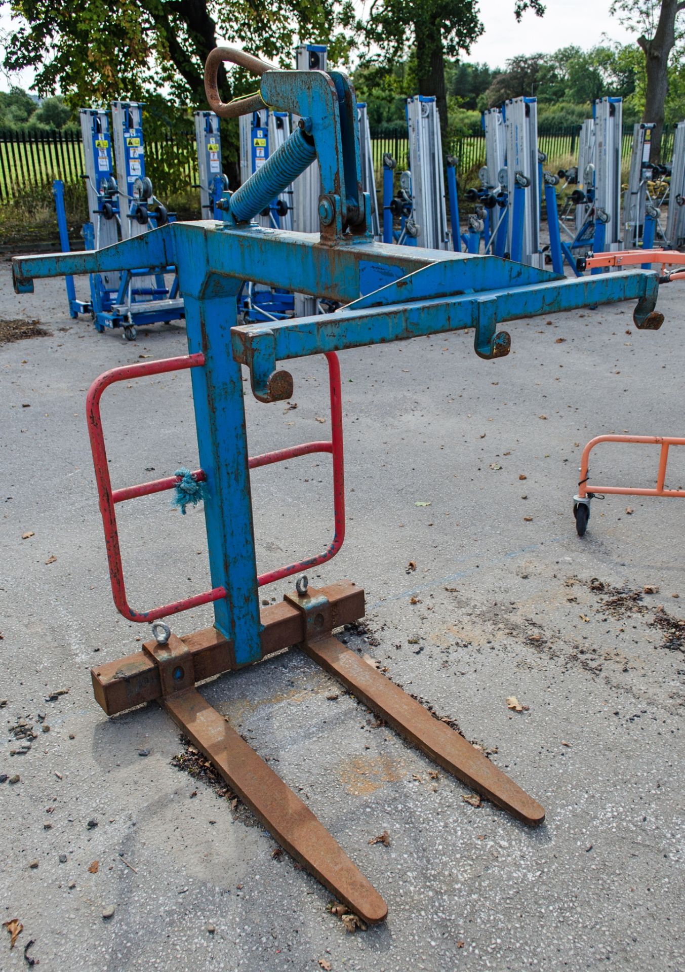 Conquip 2 tonne self-levelling crane forks WJ22011994
