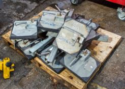 Roof anchor support parts on pallet L1059430