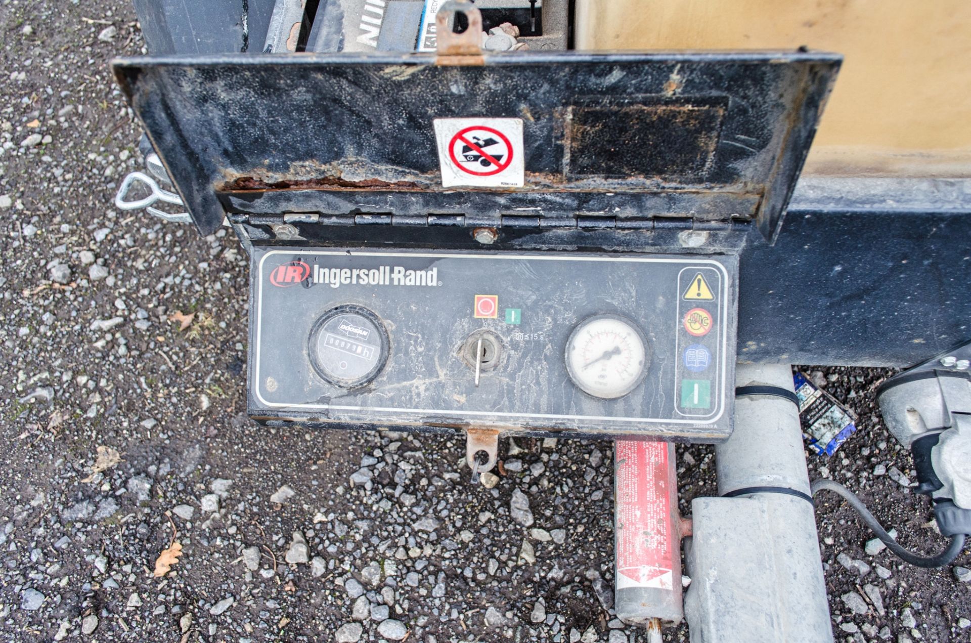 Doosan 7/20 diesel driven fast tow air compressor Year: 2012 S/N: 123372 Recorded hours: 73 A577149 - Image 7 of 7