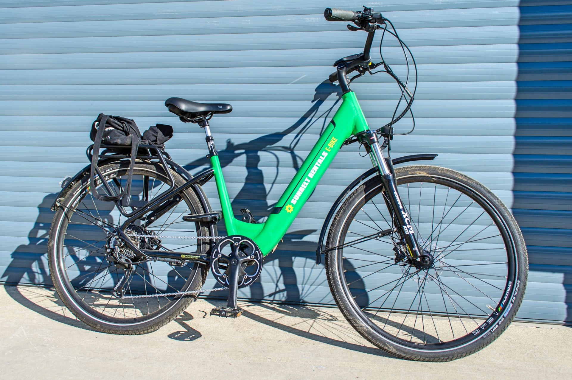 Volt Burlington e-bike Recorded Mileage: 12 c/w keys, security fob, charger & owners manual - Image 2 of 3