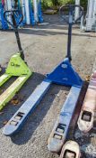 Liftin Gear hand hydraulic pallet truck 11030261