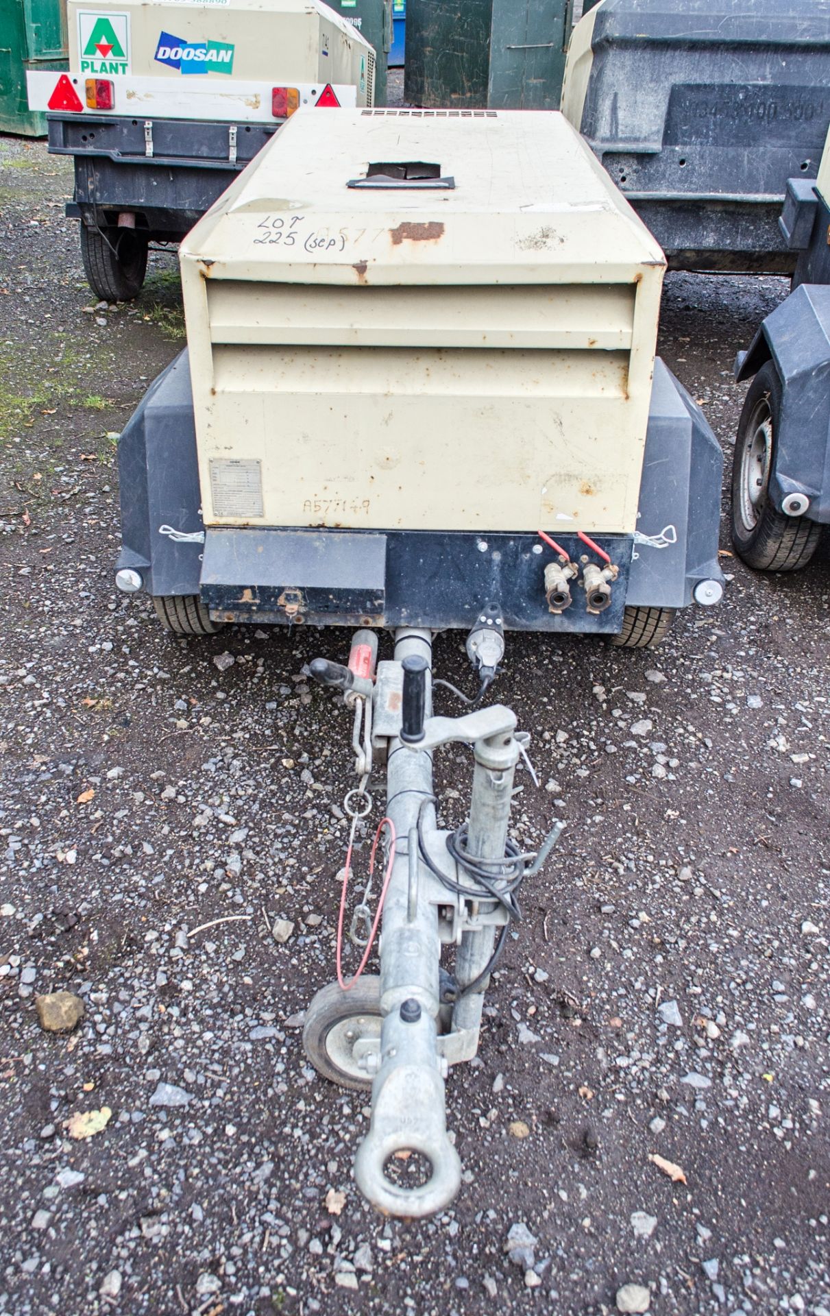 Doosan 7/20 diesel driven fast tow air compressor Year: 2012 S/N: 123372 Recorded hours: 73 A577149 - Image 3 of 7