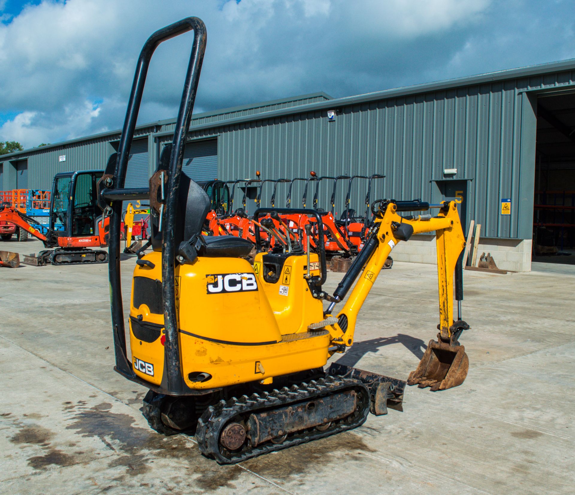 JCB 8008cts 0.8 tonne rubber tracked micro excavator Year: 2018 S/N: 749839 Recorded Hours: 912 - Image 4 of 20
