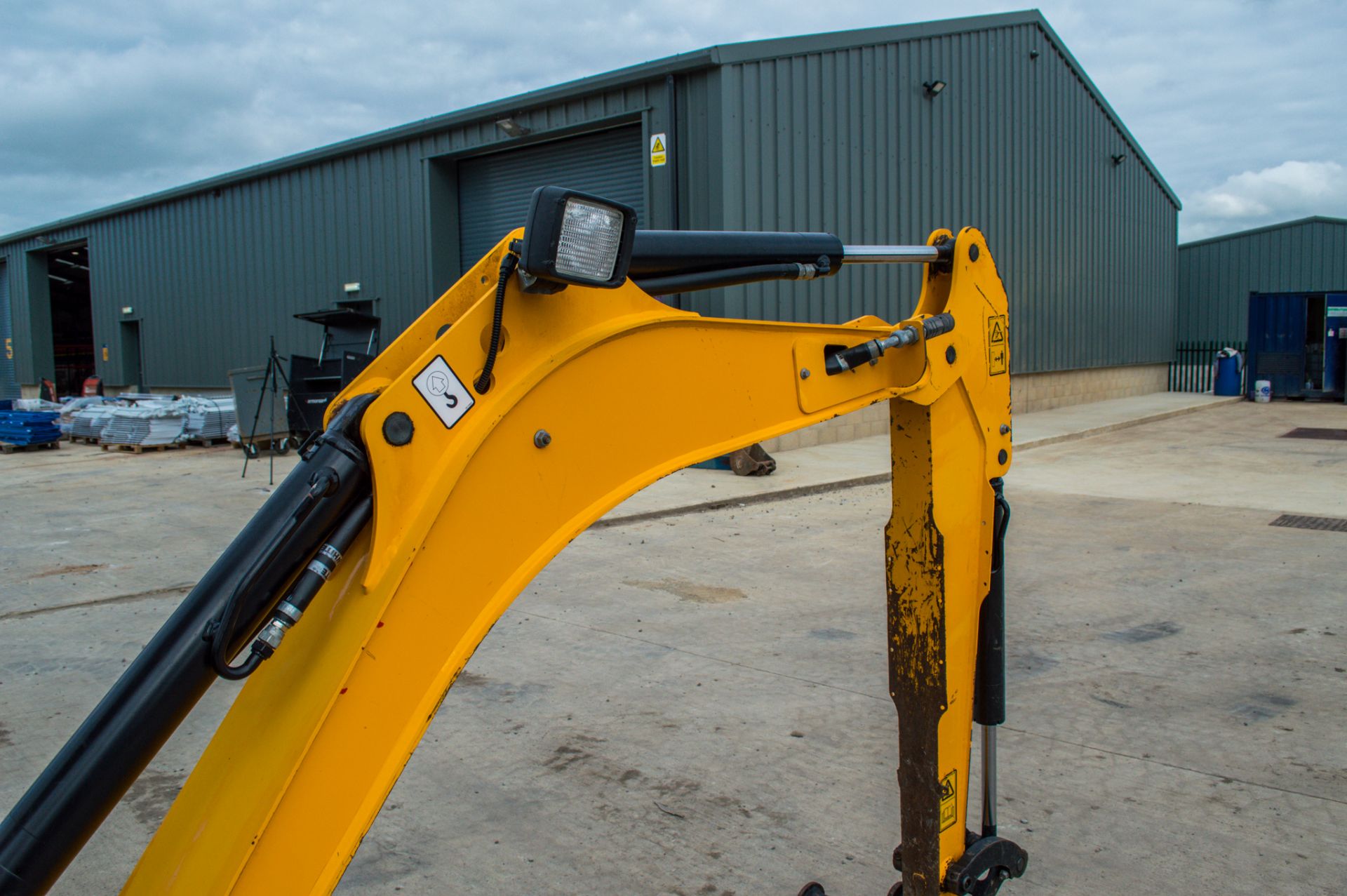 JCB 15 C-1 1.5 tonne rubber tracked mini excavator Year: 2018 S/N: 709999 Recorded Hours: 1180 - Image 11 of 21