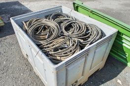 Plastic stillage of hydraulic hoses