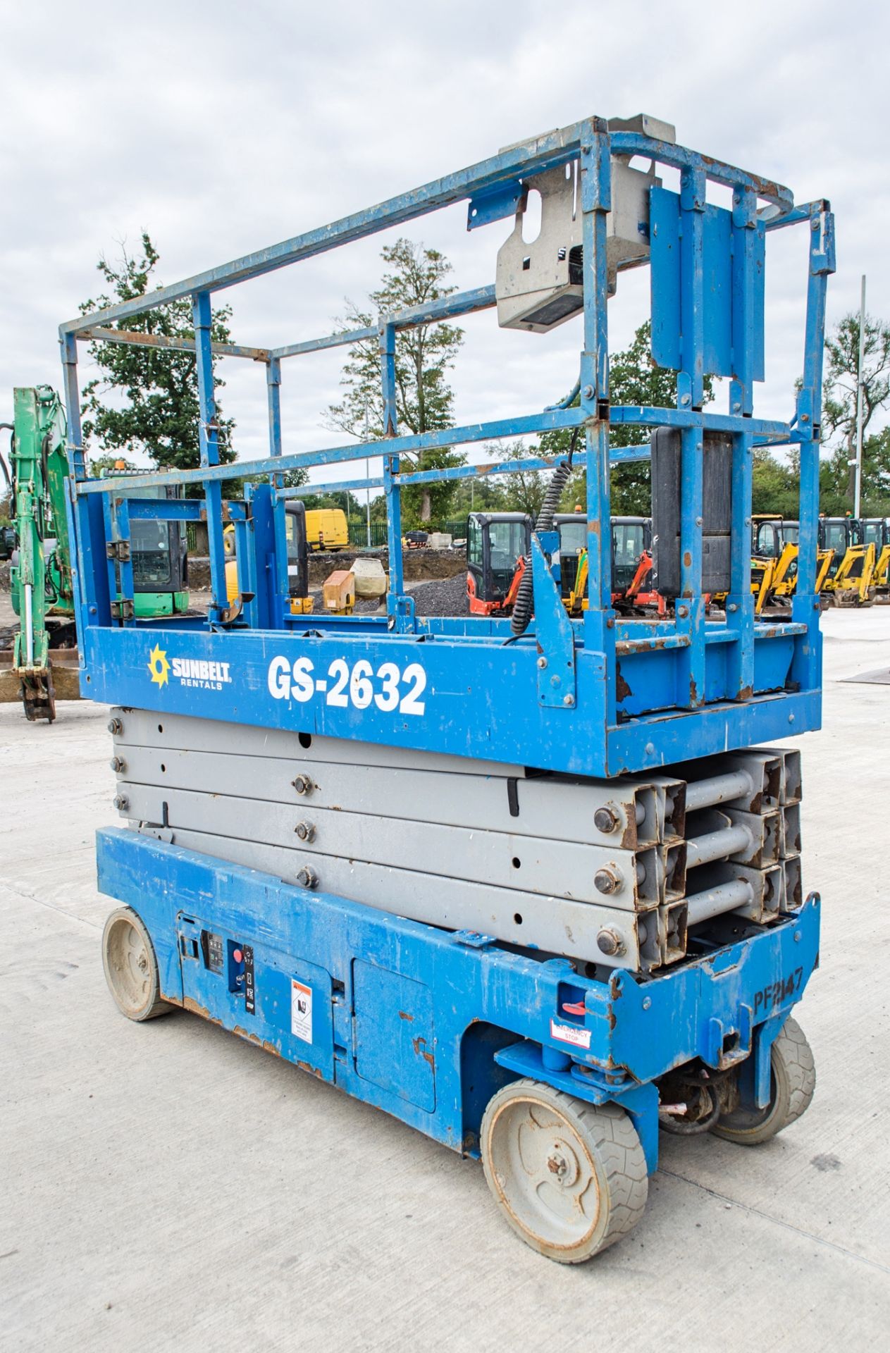 Genie GS2632 battery electric scissor lift Year: 2016 Recorded Hours: 246 PF2147 - Image 4 of 8
