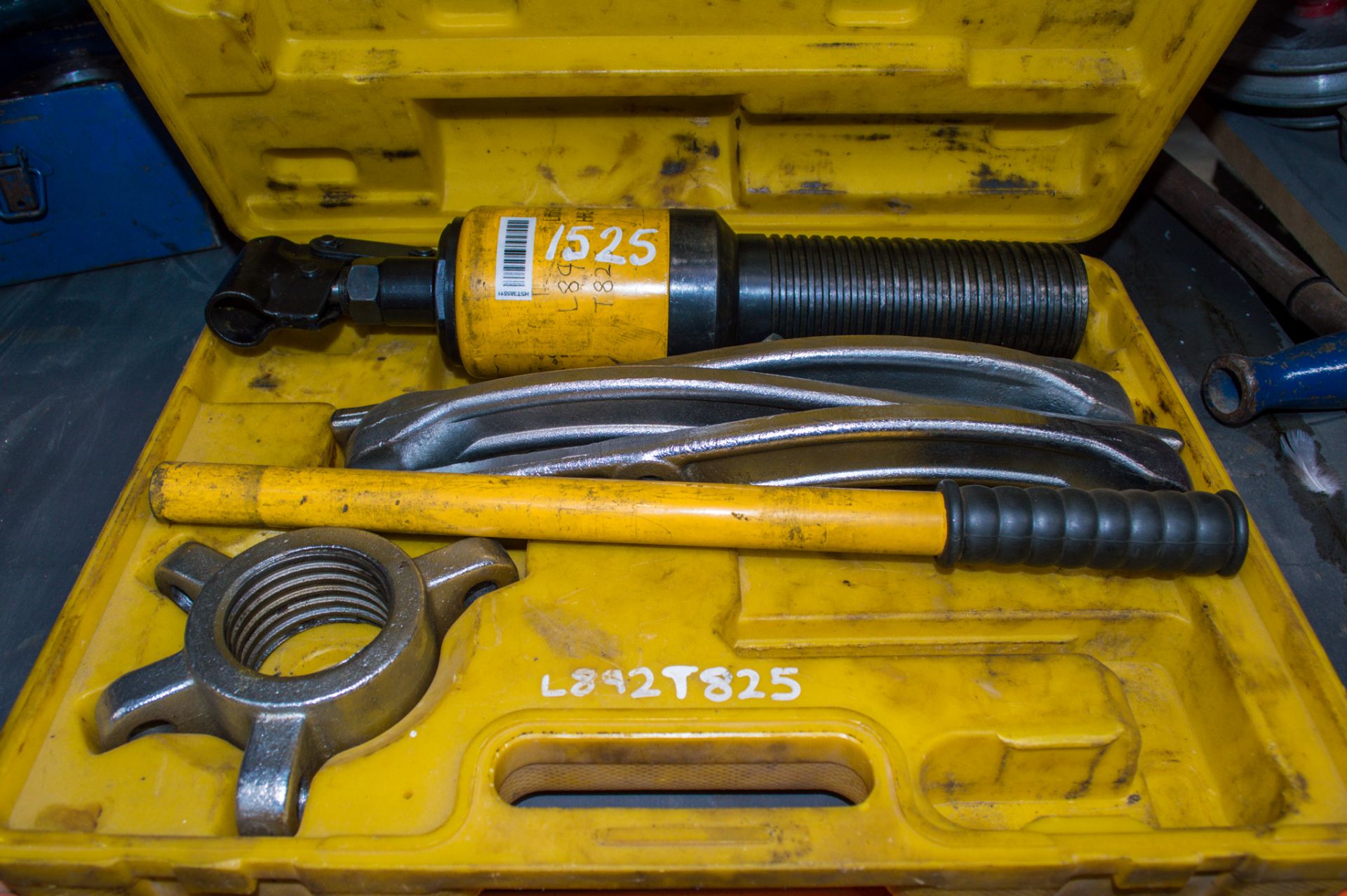 Hydraulic 3 leg gear puller c/w carry case>br> L8921825