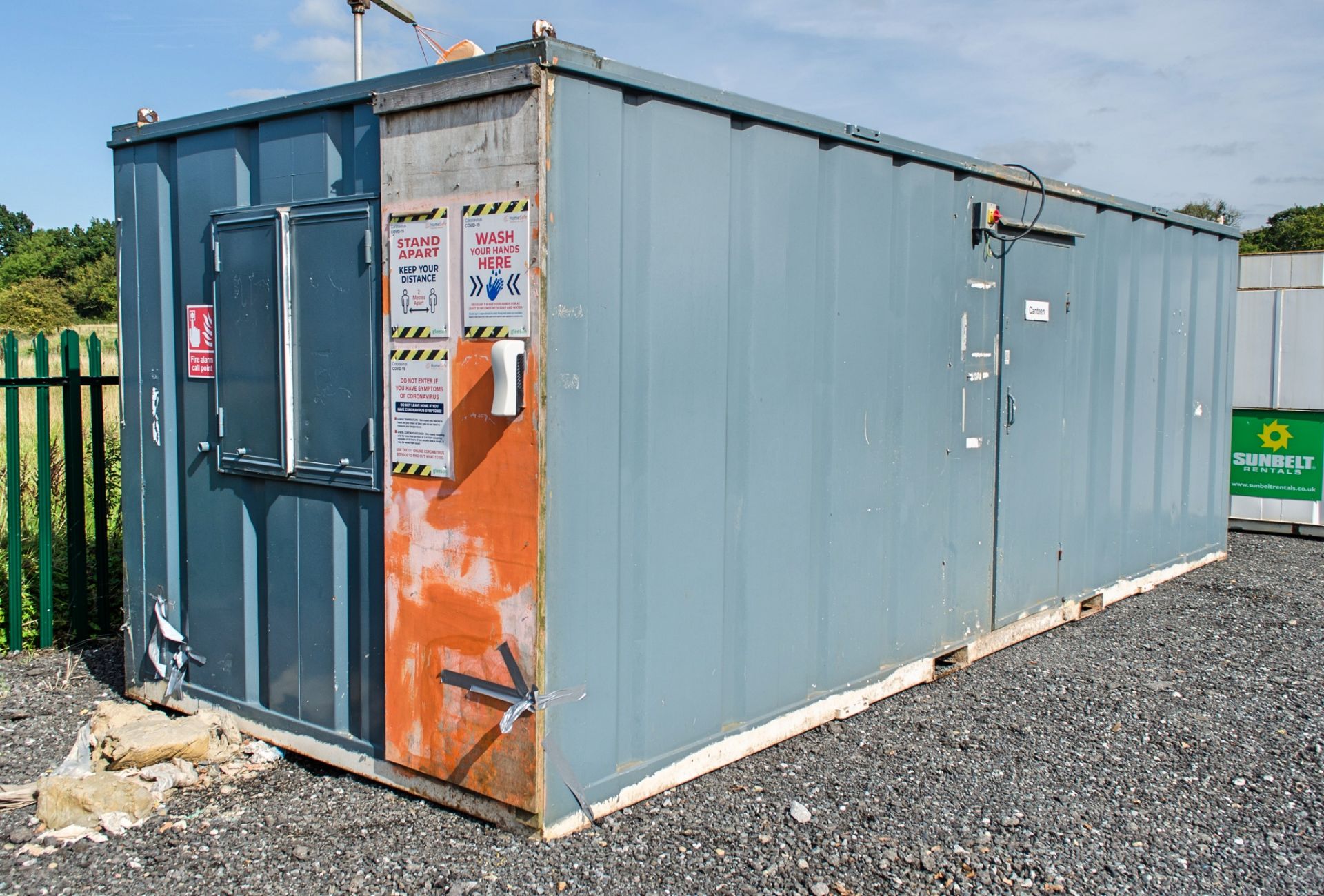 24 ft x 8 ft 6 inch steel anti vandal canteen site unit ** No keys but unlocked ** - Image 2 of 6
