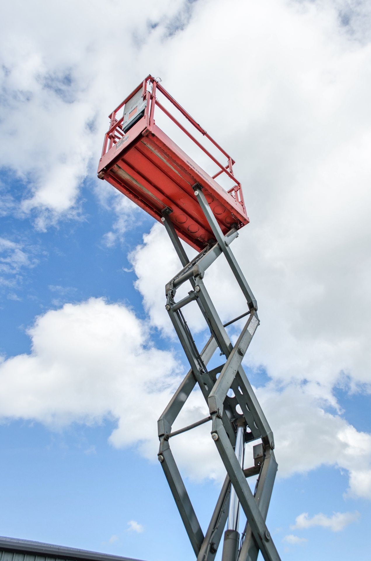 Skyjack SJIII 3219 battery electric scissor lift Year: 2004 S/N: 243244 R1115 - Image 6 of 10