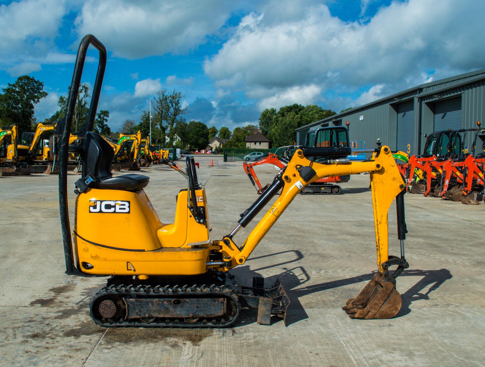 JCB 8008cts 0.8 tonne rubber tracked micro excavator Year: 2018 S/N: 749839 Recorded Hours: 912 - Image 8 of 20