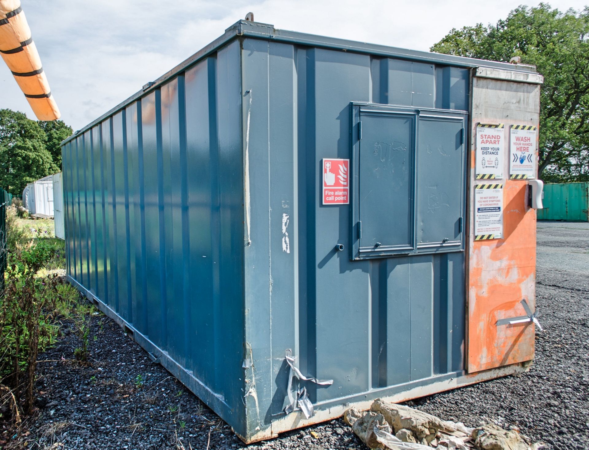 24 ft x 8 ft 6 inch steel anti vandal canteen site unit ** No keys but unlocked ** - Image 3 of 6