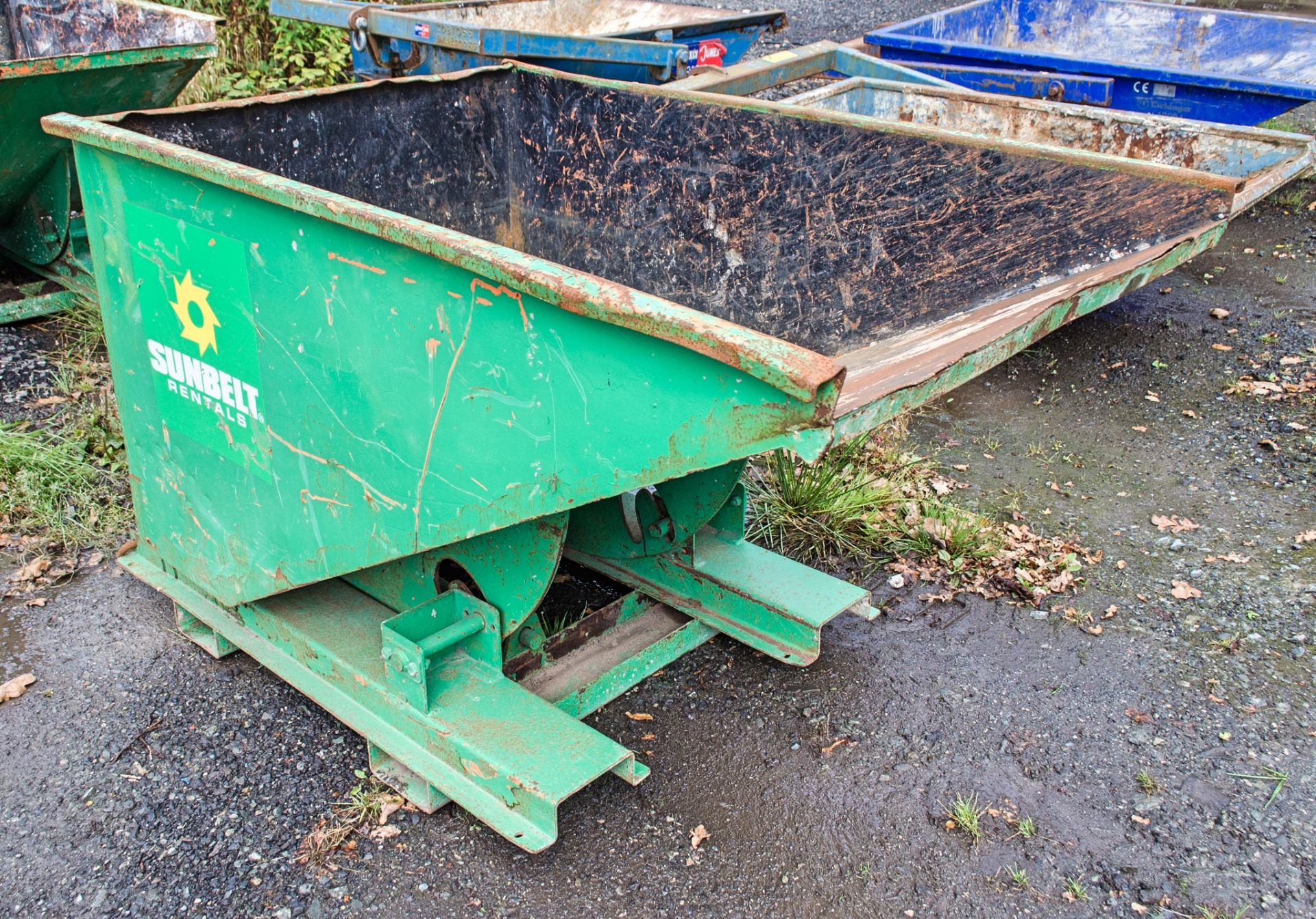 Steel tipping skip A696804