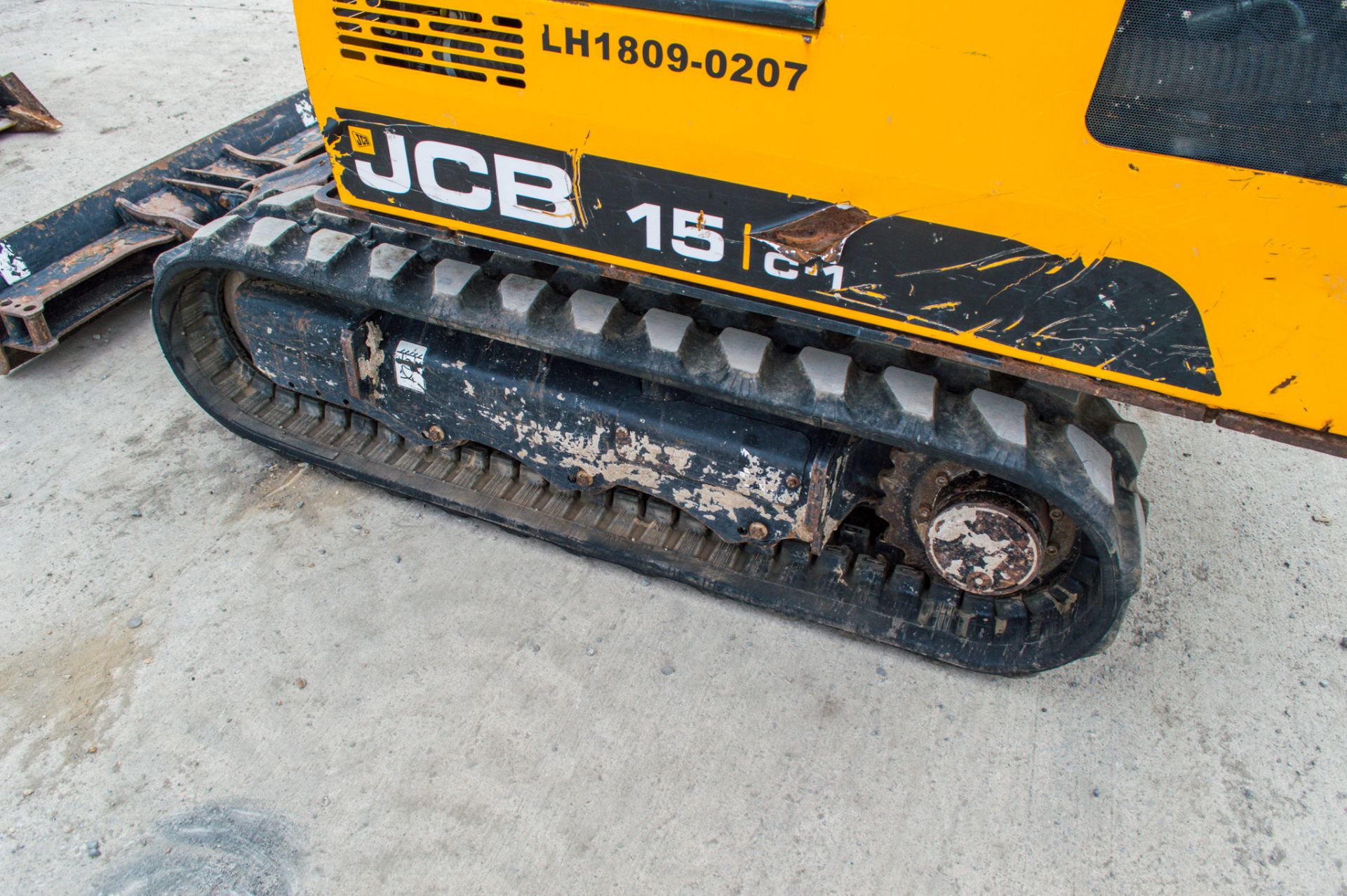 JCB 15 C-1 1.5 tonne rubber tracked mini excavator Year: 2018 S/N: 709999 Recorded Hours: 1180 - Image 10 of 21