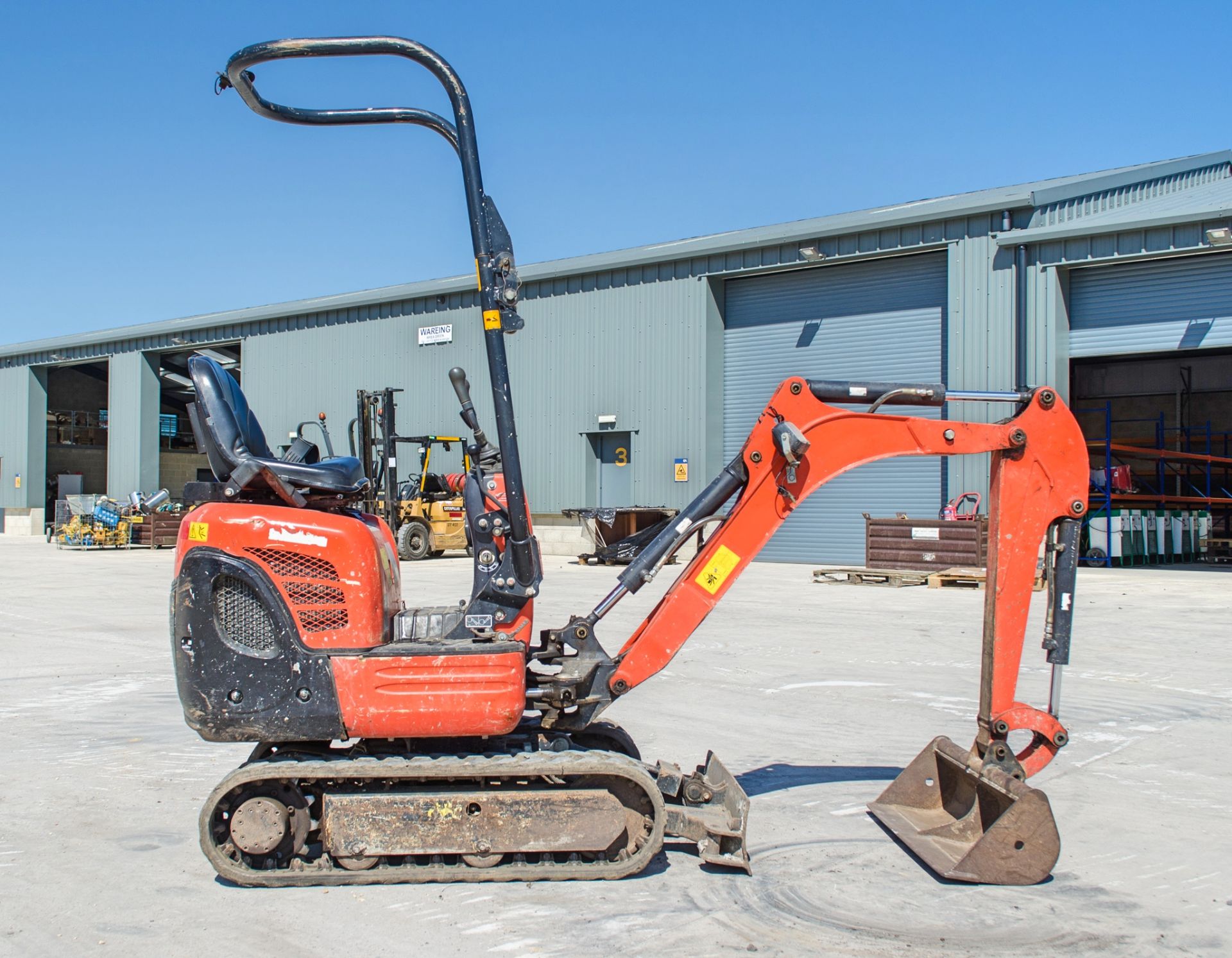 Kubota KX008-3 0.8 tonne rubber tracked micro excavator Year: 2017 S/N: 29571 Recorded Hours: 696 - Image 8 of 20