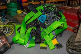 Quantity of personnel safety harnesses