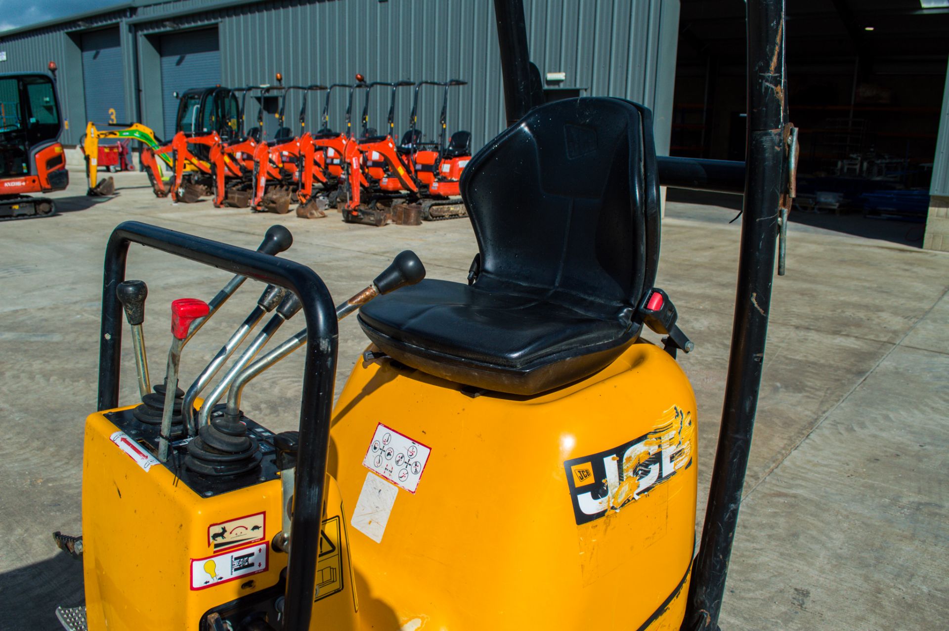 JCB 8008cts 0.8 tonne rubber tracked micro excavator Year: 2018 S/N: 749839 Recorded Hours: 912 - Image 15 of 20