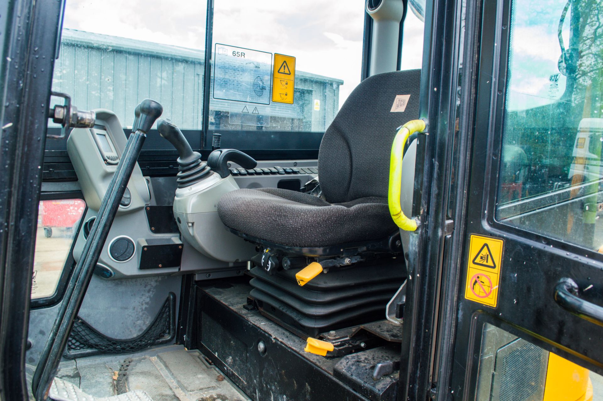 JCB 65R-1 6.5 tonne rubber tracked midi excavator Year: 2015 S/N: 914111 Recorded Hours: 478 - Image 17 of 20