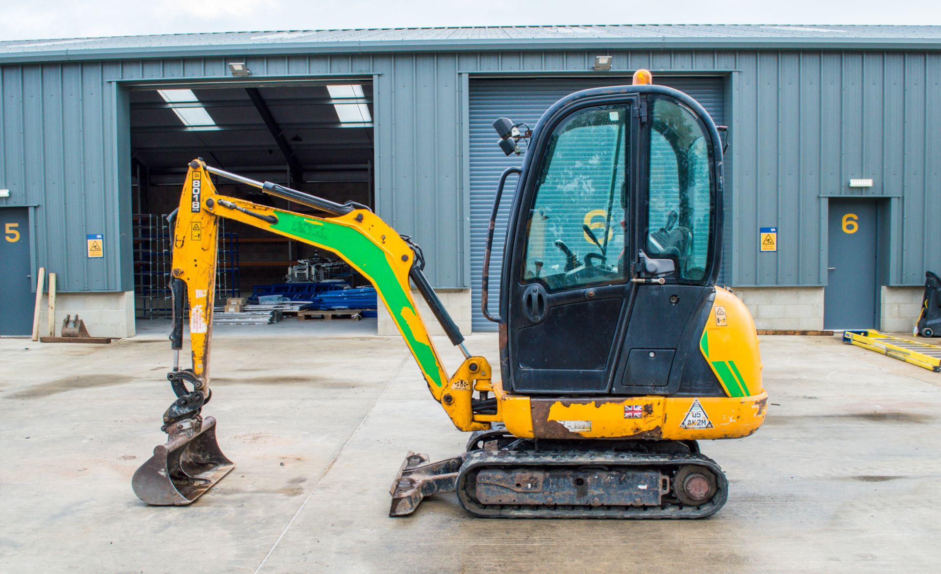 JCB 8018 CTS 1.8 tonne rubber tracked mini excavator Year: 2014 S/N: 33829 Recorded Hours: 3172 - Image 8 of 21