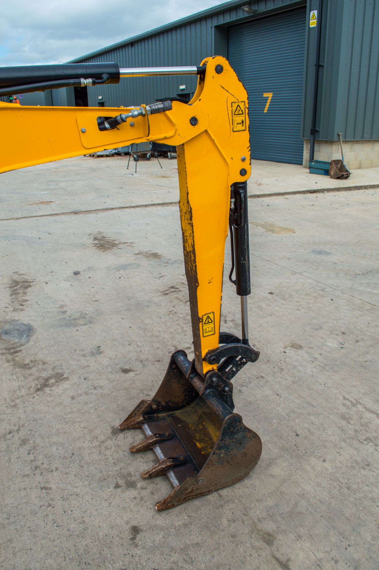 JCB 15 C-1 1.5 tonne rubber tracked mini excavator Year: 2018 S/N: 709999 Recorded Hours: 1180 - Image 12 of 21