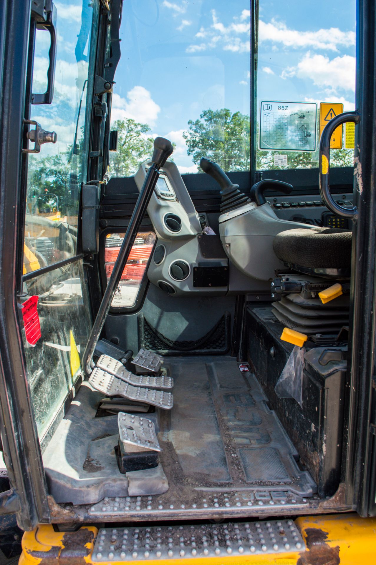 JCB 85z-1 8.5 tonne rubber tracked midi excavator Year: 2014 S/N: 2248796 Recorded Hours: 4719 - Image 21 of 24