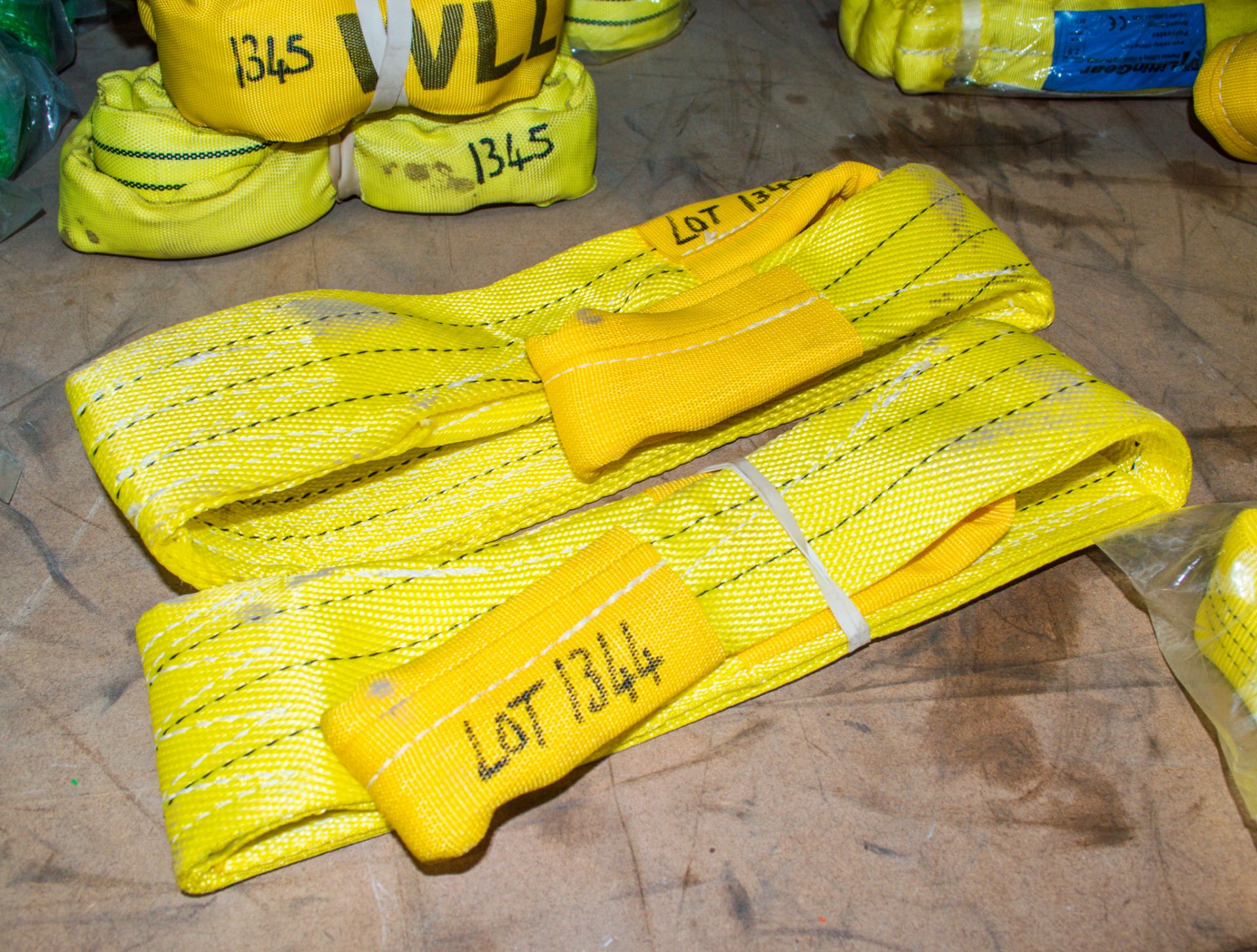 2 - 3 tonne x 1 metre lifting slings ** New and unused **