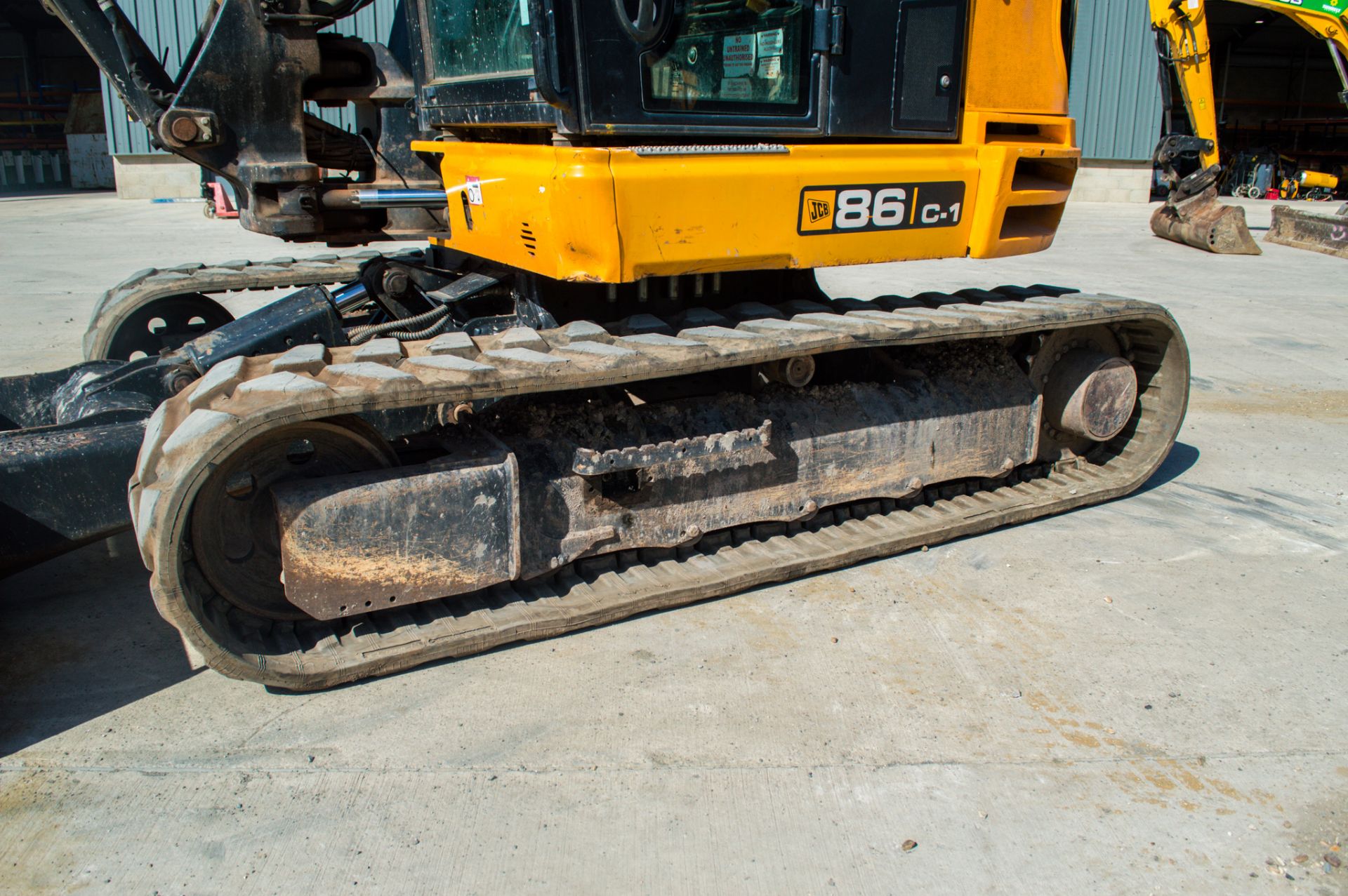 JCB 86c-1 8.6 tonne rubber tracked midi excavator Year: 2014 S/N: 249717 Recorded Hours: 3064 piped, - Image 10 of 21