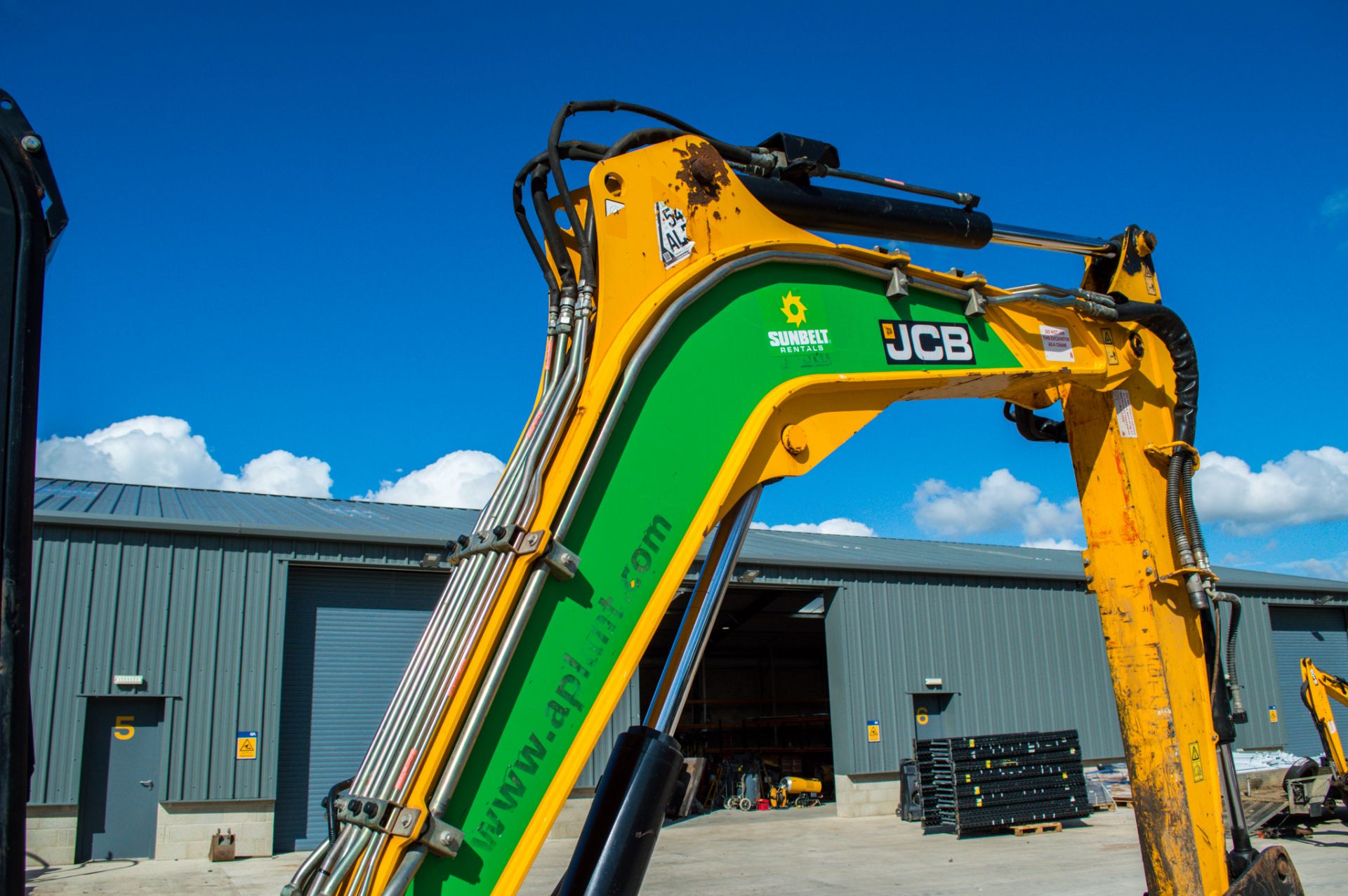 JCB 65R-1 6.5 tonne rubber tracked midi excavator Year: 2015 S/N: 1914004 Recorded Hours: 2859 - Image 10 of 20