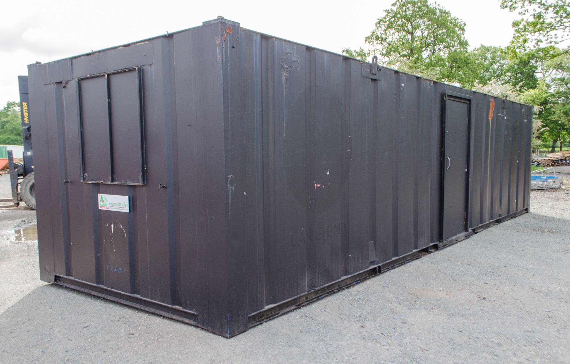 32 ft x 10 ft steel anti vandal office/changing area site unit A437607 ** No keys but open ** - Image 4 of 6