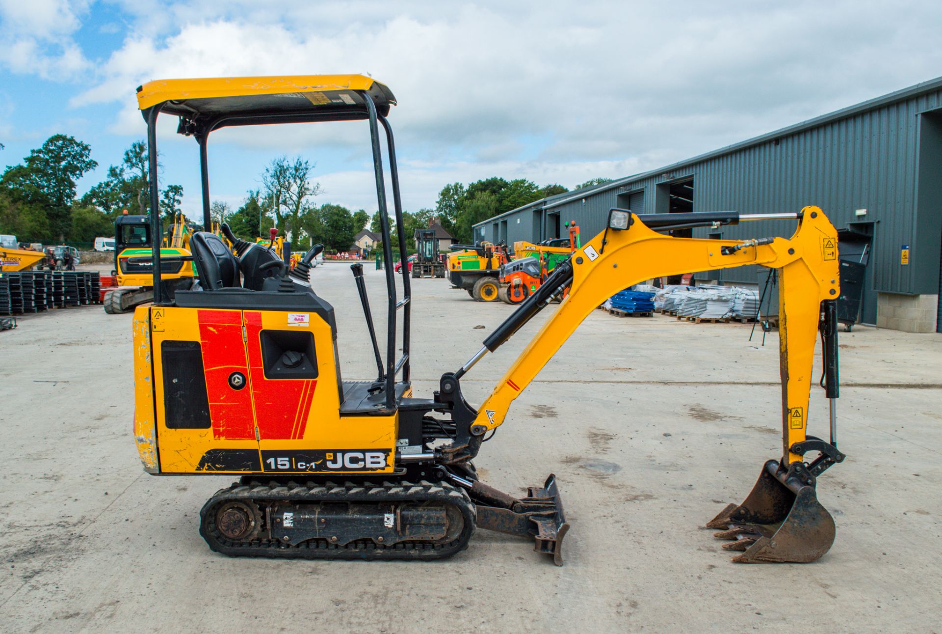 JCB 15 C-1 1.5 tonne rubber tracked mini excavator Year: 2018 S/N: 709999 Recorded Hours: 1180 - Image 8 of 21