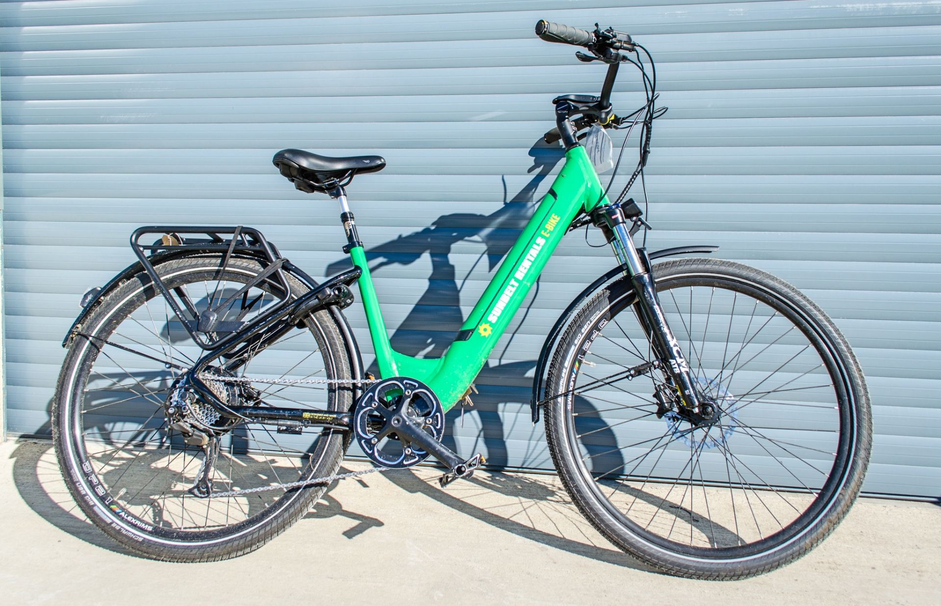 Volt Burlington e-bike Recorded Mileage: 22 c/w keys, security fob, charger & owners manual - Image 2 of 3