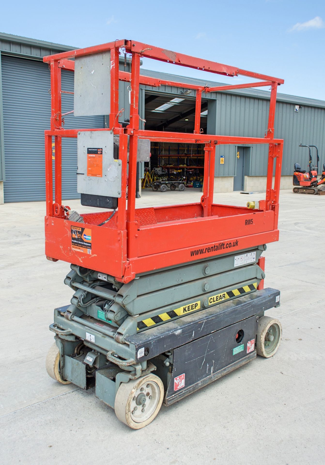 Skyjack SJIII 3219 battery electric scissor lift Year: 2004 S/N: 243244 R1115 - Image 3 of 10