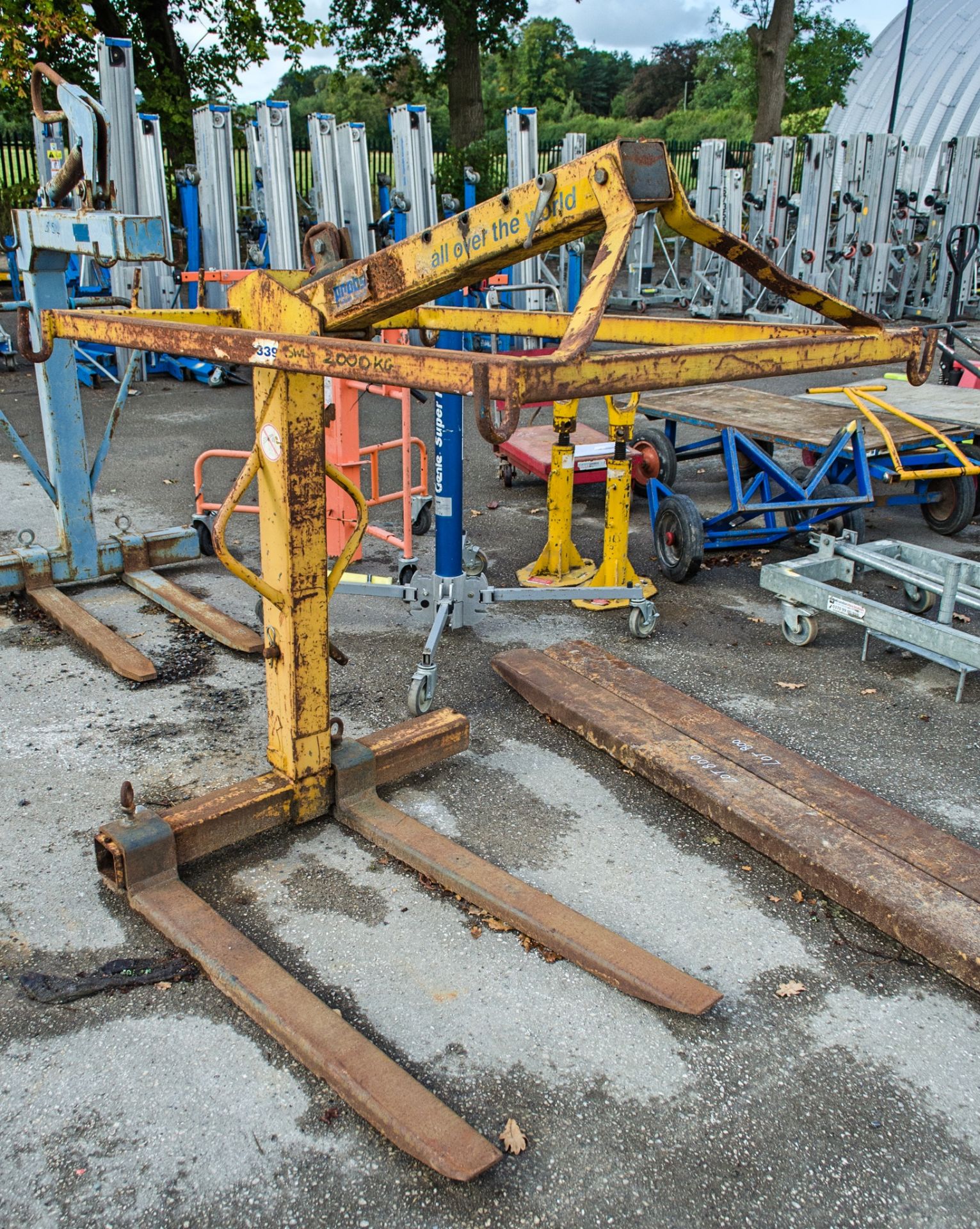 Probst 2 tonne self-levelling crane forks L3295020