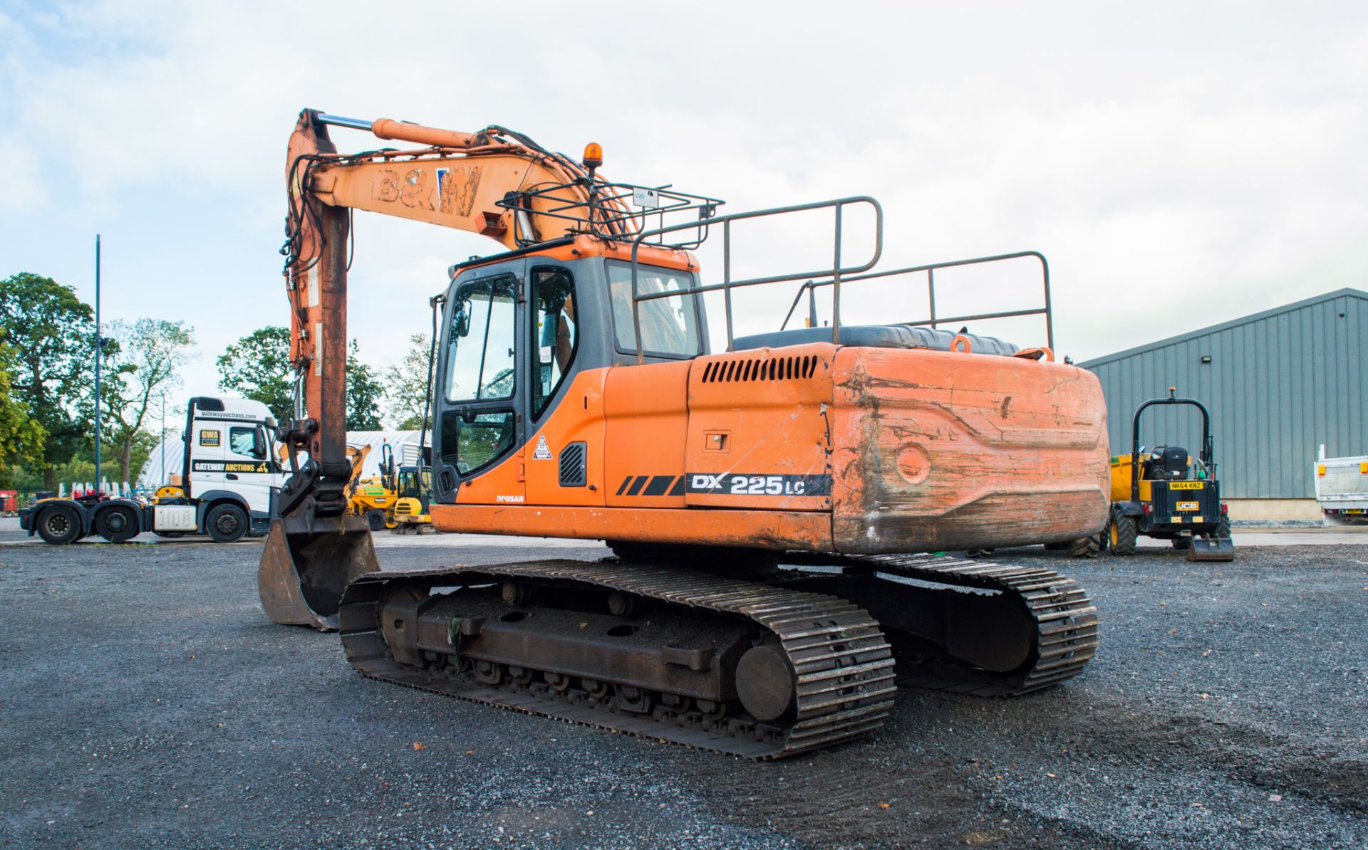 Doosan DX225 LC 25 tonne steel tracked excavator  Year: 2012 S/N: 005112 Recorded Hours: 10481 - Image 4 of 20