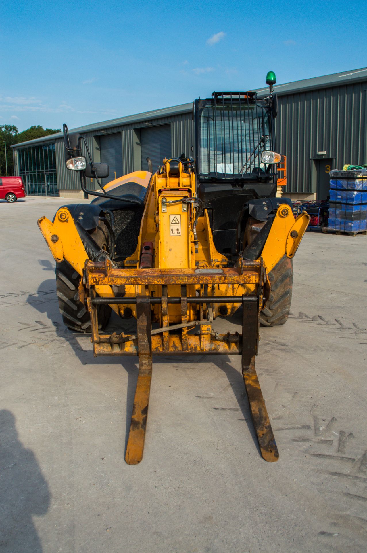 JCB 535-125 12.5 metre telescopic handler  Year: 2015 S/N: 352262 Recorded Hours: 2923 c/w front - Image 5 of 19