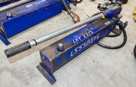 Hydraulic pump L553B876