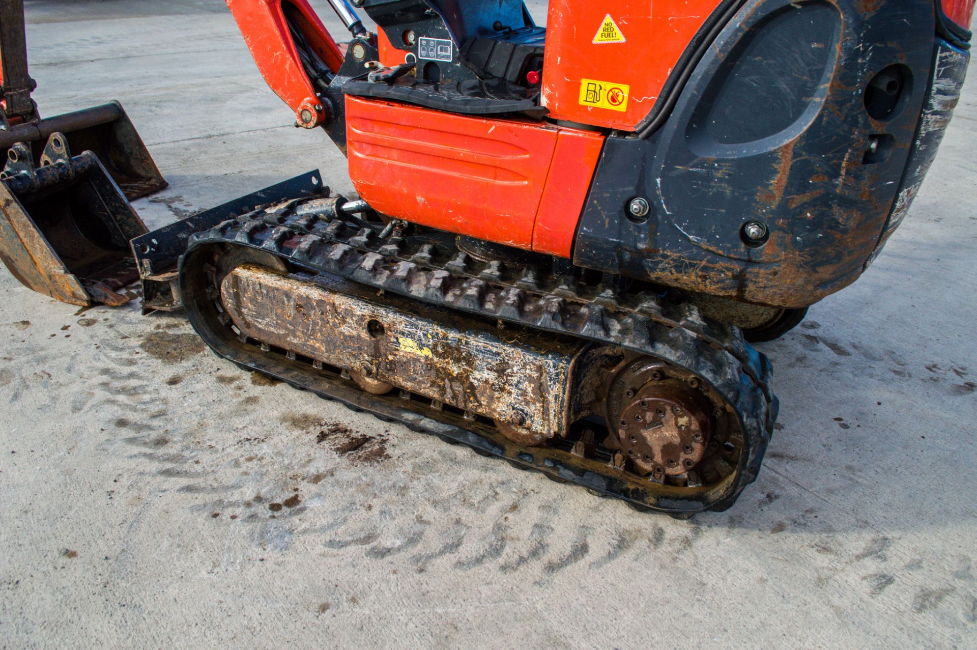 Kubota K008-3 0.8 tonne rubber tracked micro excavator Year: 2018 S/N: 31089 Recorded Hours: 850 - Image 9 of 22