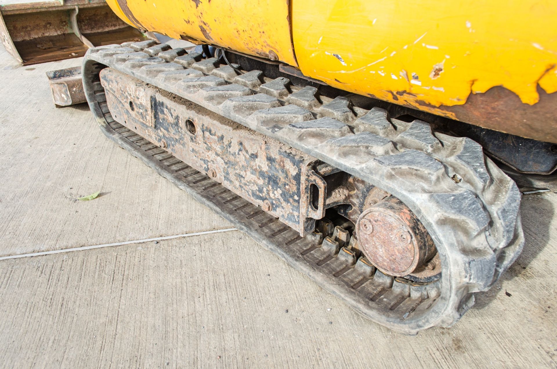 JCB 8016 1.5 tonne rubber tracked mini excavator Year: 2015 S/N: 2071782 Recorded Hours: 1915 blade, - Image 9 of 22