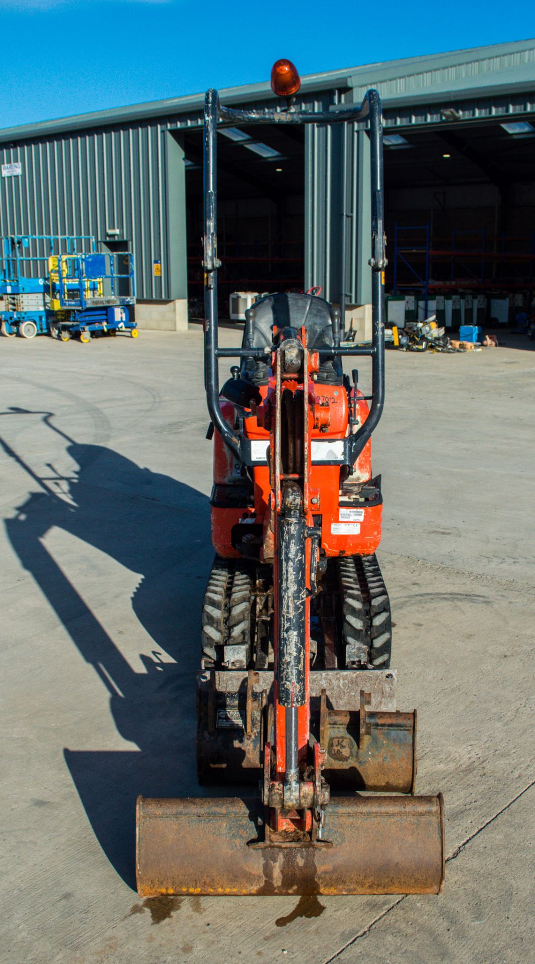 Kubota K008-3 0.8 tonne rubber tracked micro excavator Year: 2018 S/N: 30713 Recorded Hours: 1319 - Image 5 of 19