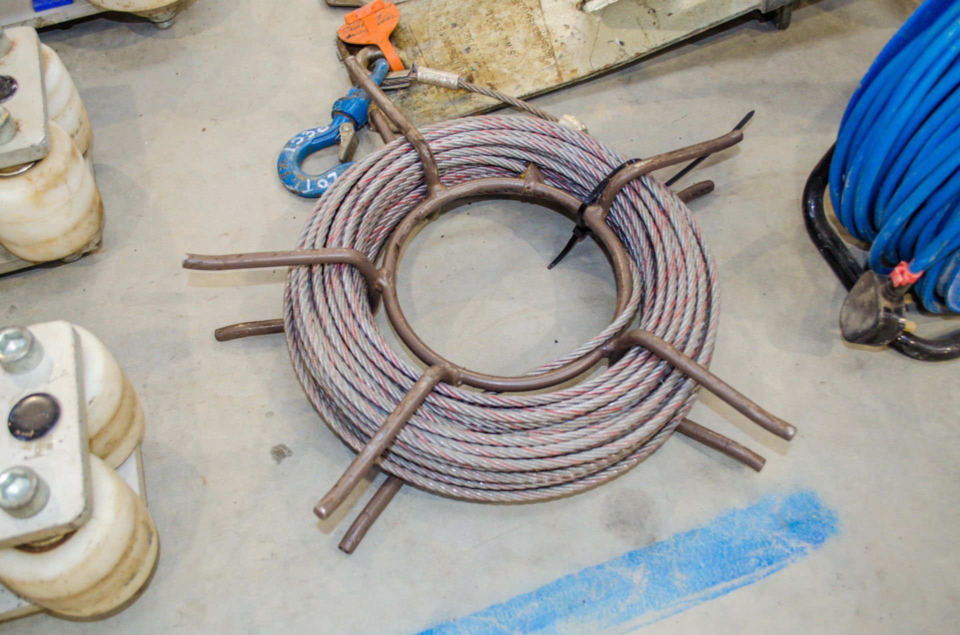 Wire rope reel and hook 20010044