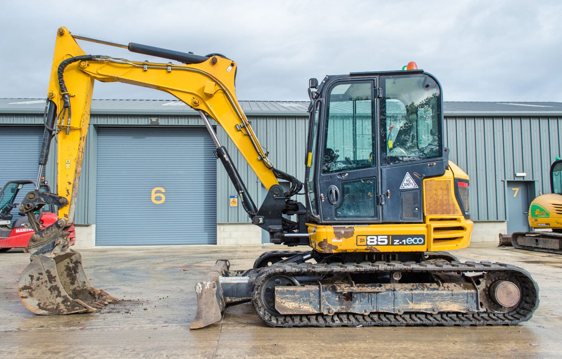 JCB 85Z-1 Eco 8.5 tonne rubber tracked excavator Year: 2016 S/N: 2249351 Recorded Hours: 3765 blade, - Image 7 of 22