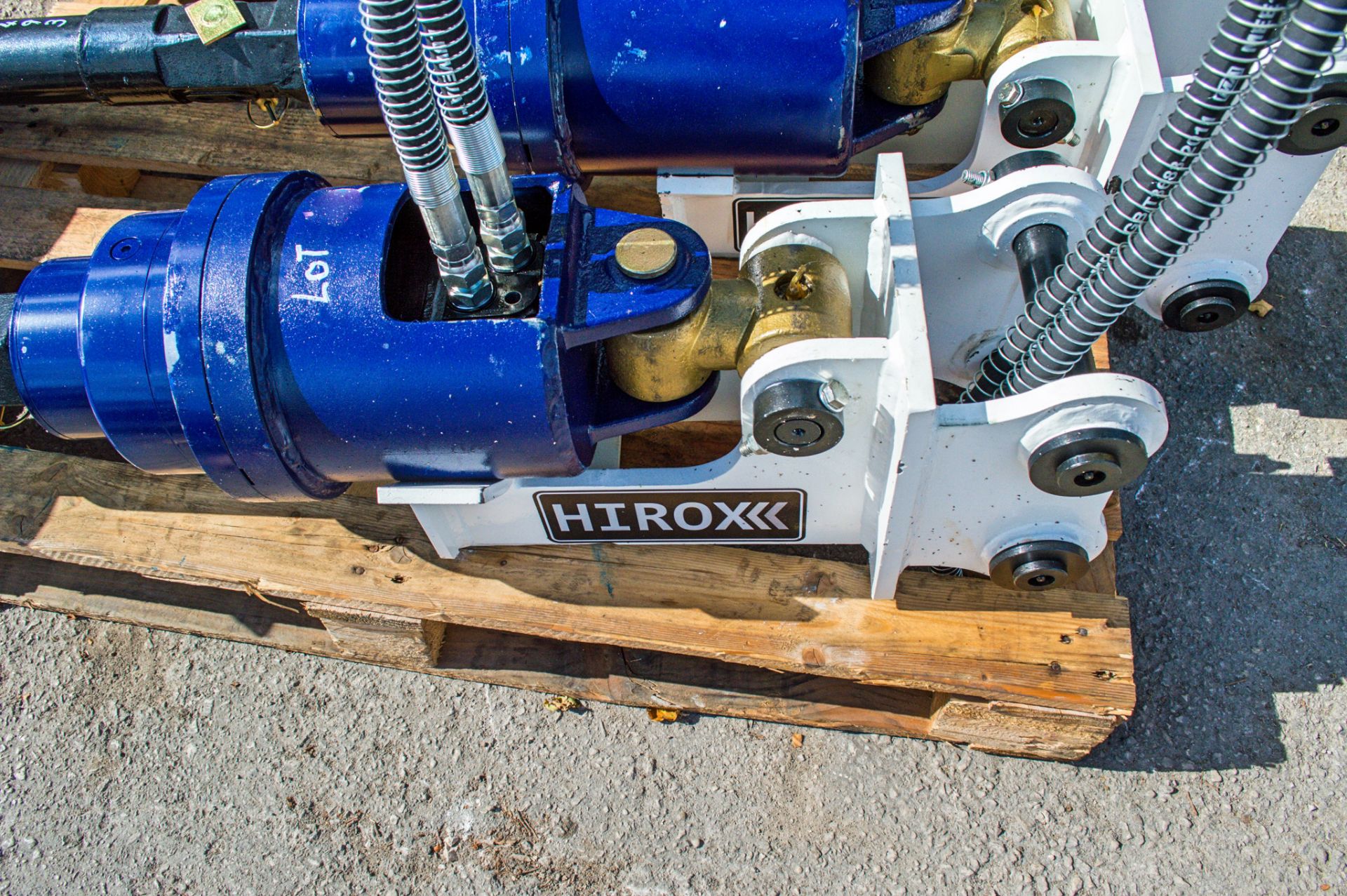 Hirox hydraulic auger attachment to suit 3 tonne excavator ** New & unused ** - Image 3 of 3