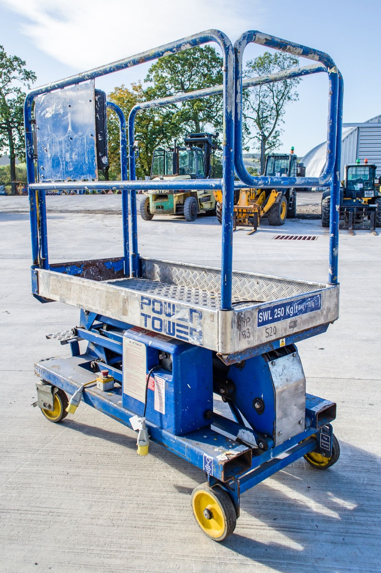 Power Tower battery electric push around access platform Year: 2011 S/N: 15983111A HYP183 - Image 2 of 9