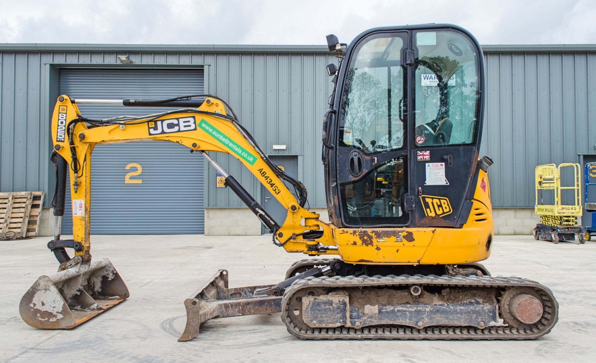 JCB 8025 ZTS 2.5 tonne zero tail swing rubber tracked mini excavator Year: 2013 S/N: 2226194 - Image 7 of 20