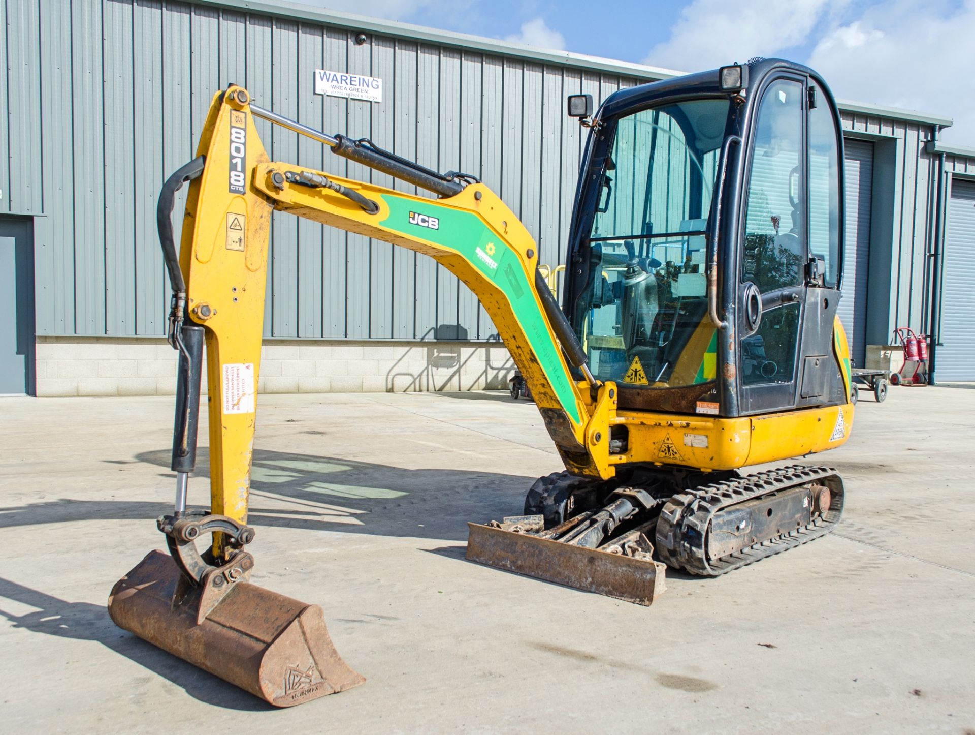 JCB 8018 1,5 tonne rubber tracked mini excavator Year: 2016 S/N: 2497642 Recorded Hours: 1718 blade,