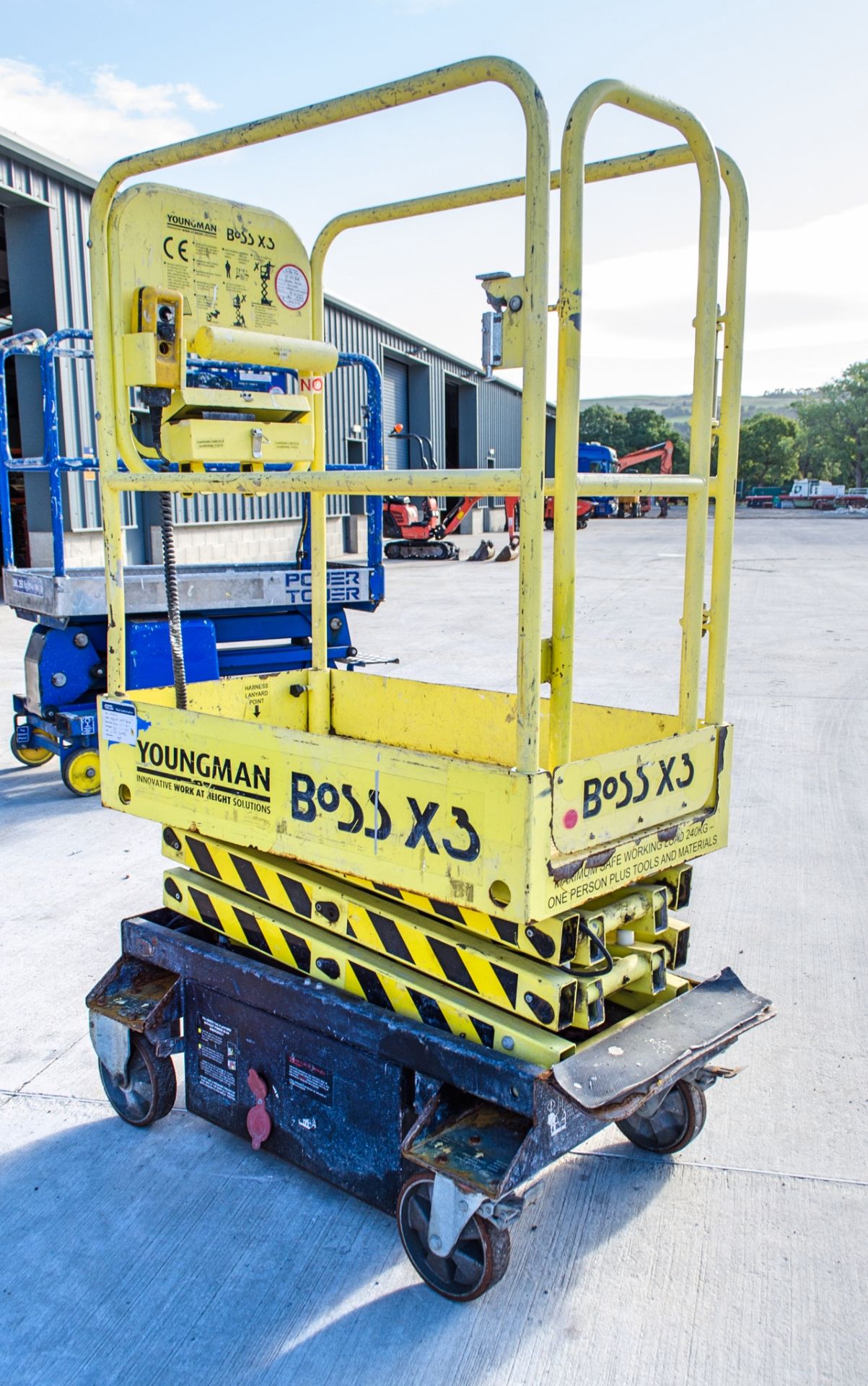 Youngman Boss X3 battery electric push around access platform Year: 2013 S/N: 12112 HYP346 - Image 4 of 6