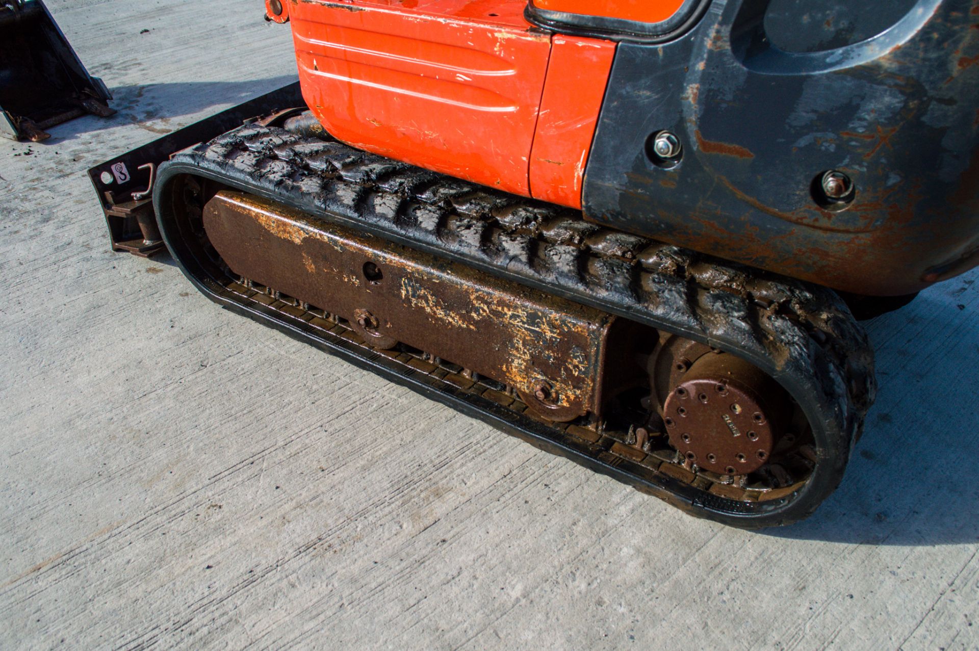 Kubota K008-3 0.8 tonne rubber tracked micro excavator Year: 2018 S/N: 30712 Recorded Hours: 837 - Image 9 of 20