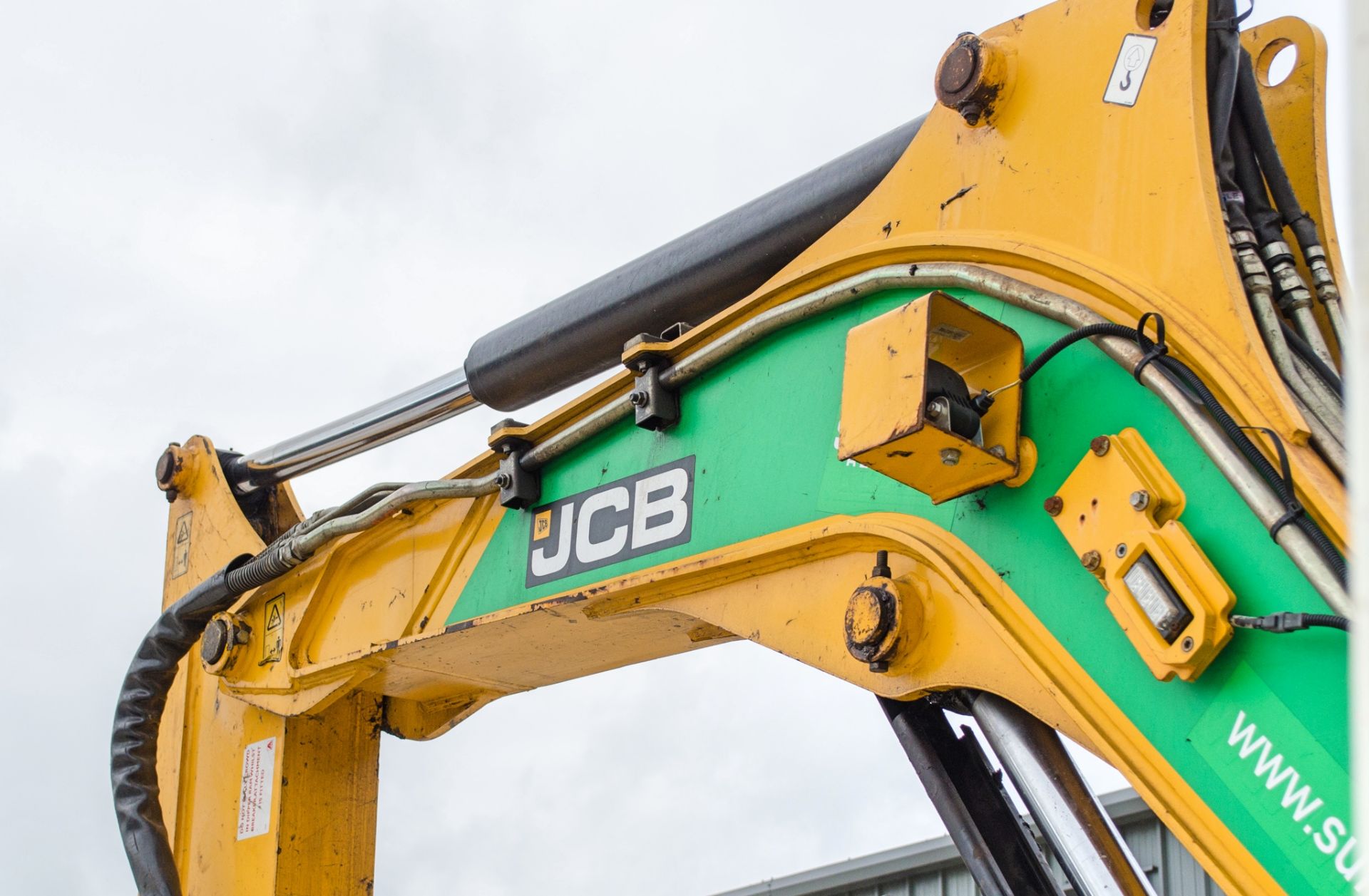 JCB 8085 8 tonne rubber tracked excavator Year: 2014 S/N: 2248847 Recorded Hours: 4478 blade, piped, - Image 14 of 22